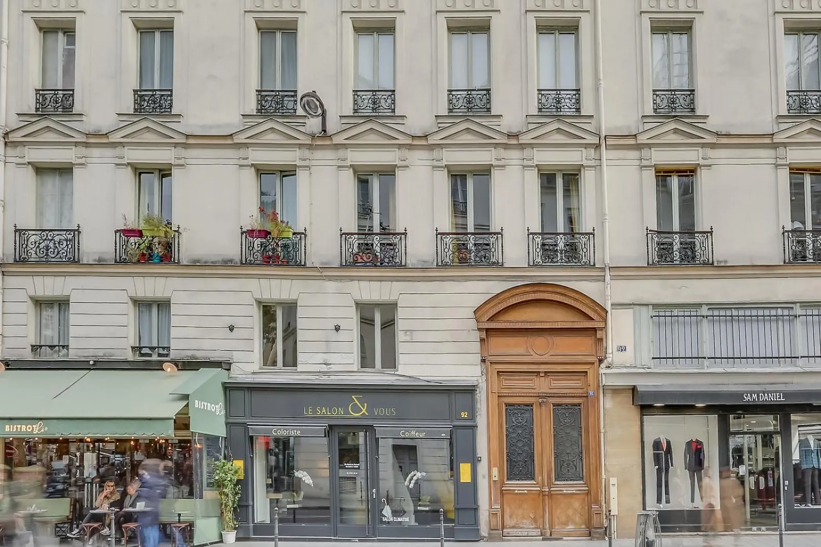 130 Olivia - Superb In Paris. Paris